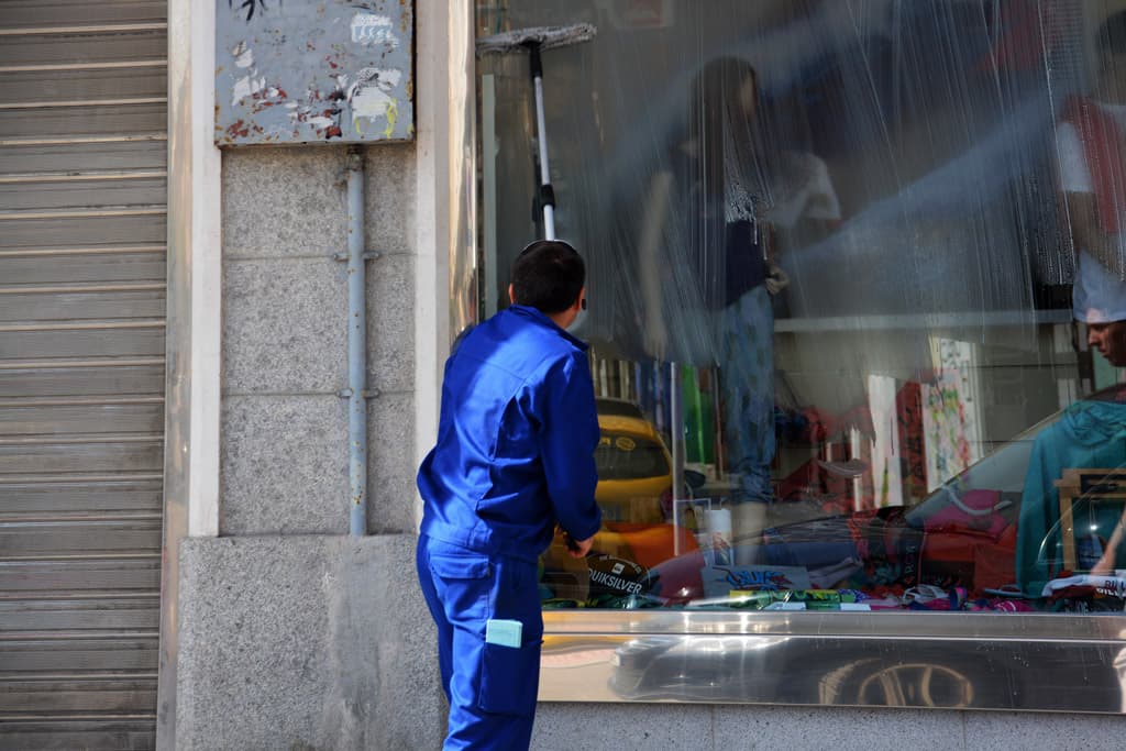Limpiezas Obradoiro: nos encargamos de la limpieza de su local comercial